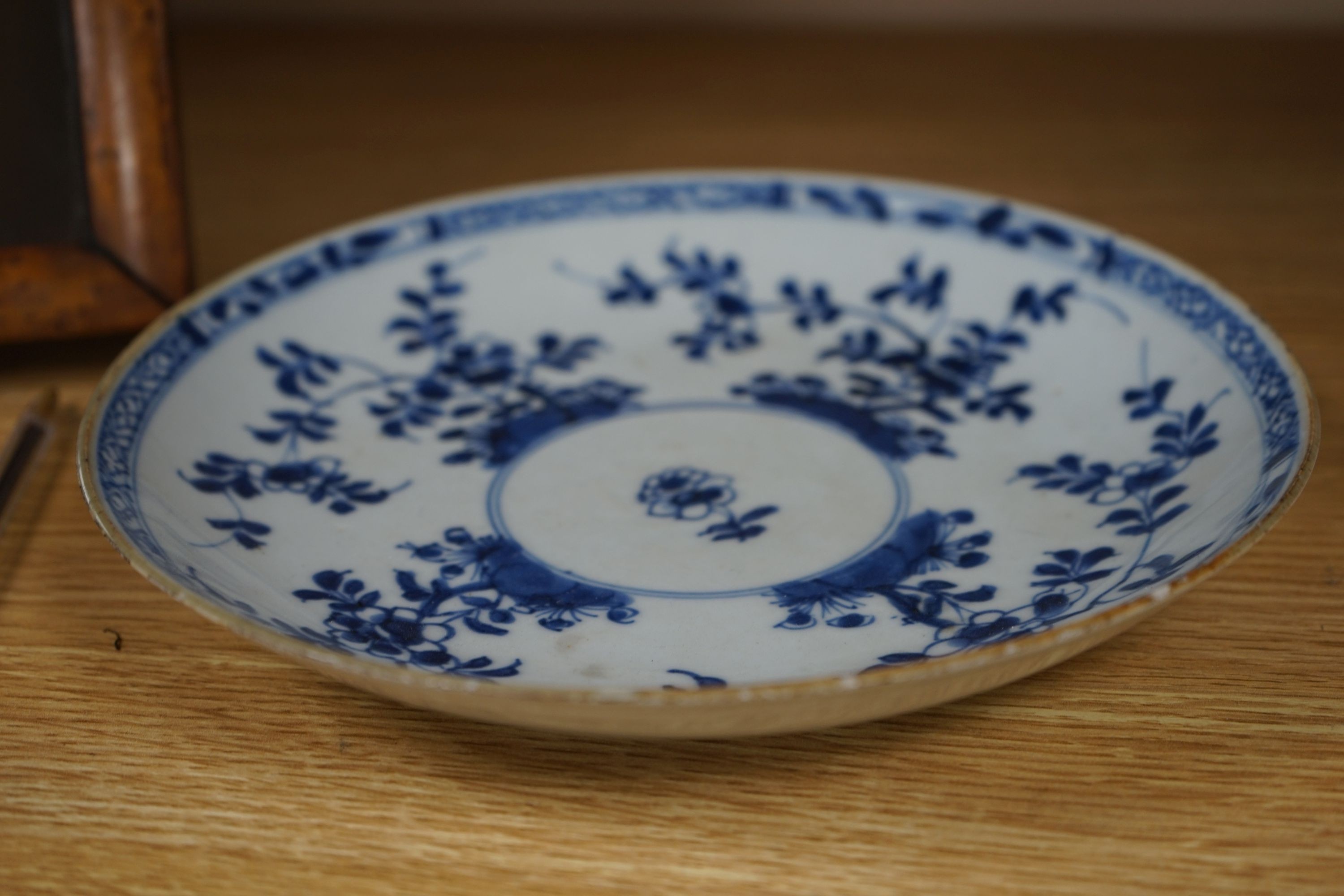 Two Chinese Kangxi blue and white dishes 22cm